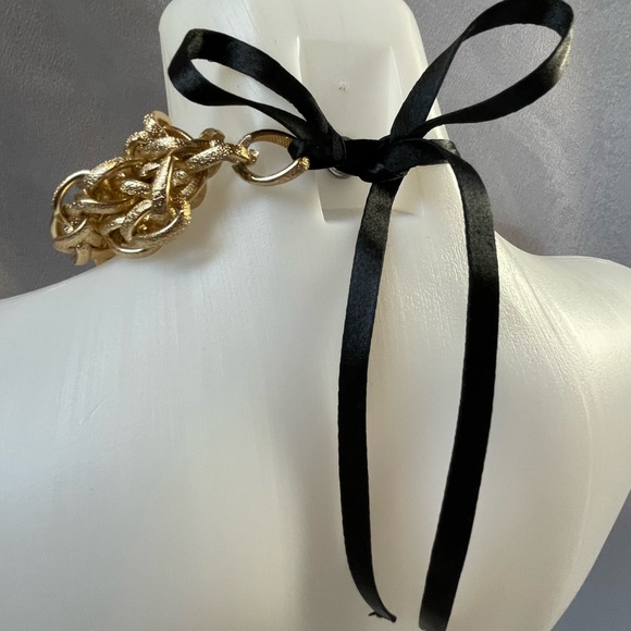 Gold chain choker necklace. - Picture 4 of 10